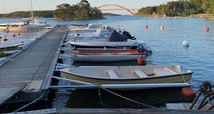 Underbart Fritidshus på Värmdö, Idyllisk Miljö med Närhet Till Strand och bad