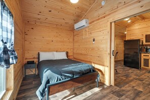 2 bedrooms, free WiFi, bed sheets - Nestling 2 Bedroom 1 Bath Cabin at Lake Cumberland #420 (Jamestown)