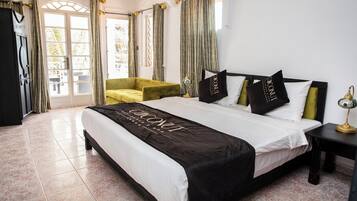 1 habitación, caja de seguridad en la habitación y muebles diferentes