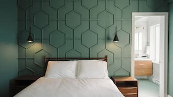 Azul Mountainview | Hypo-allergenic bedding, pillow-top beds, desk, laptop workspace