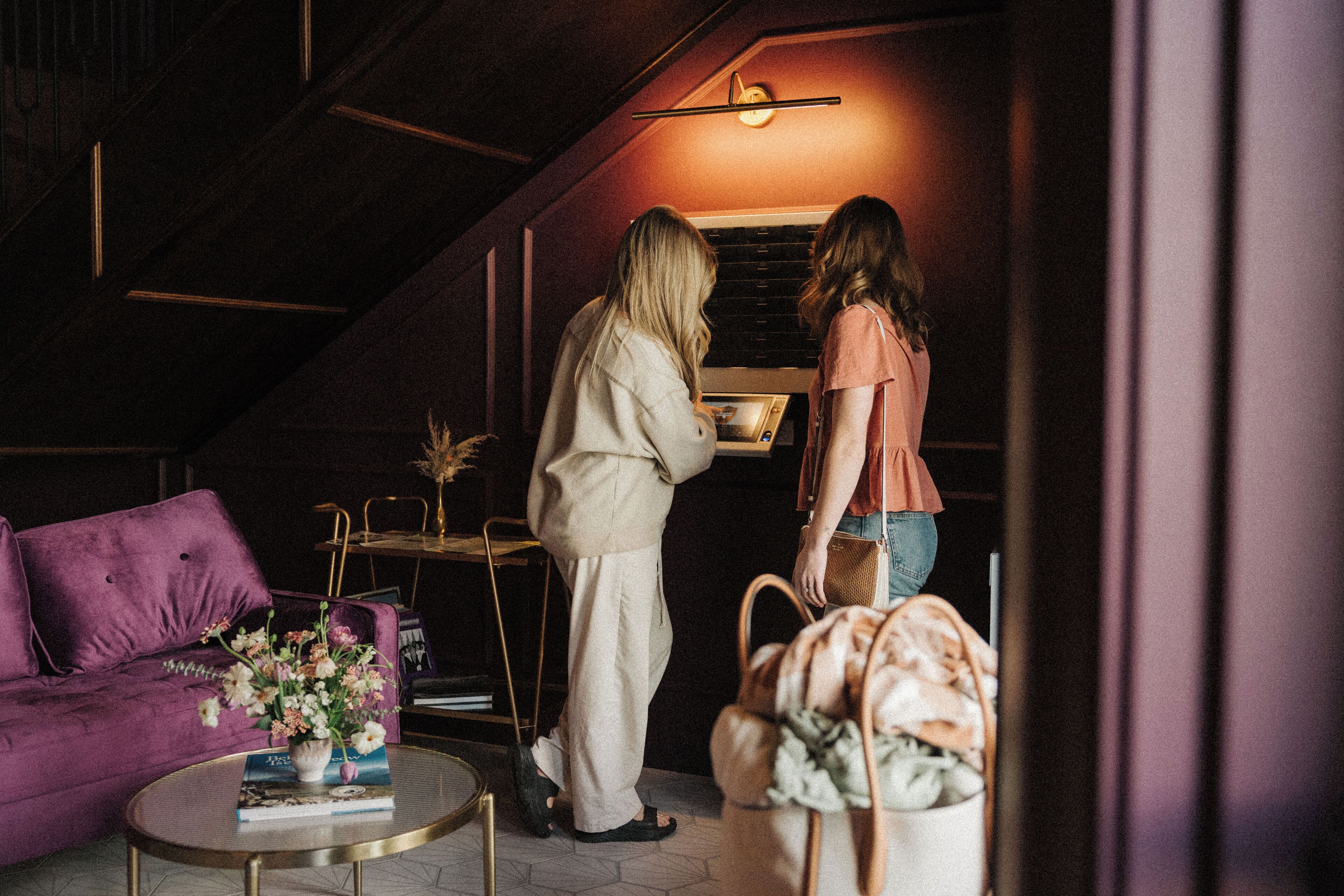 Check-in/check-out kiosk