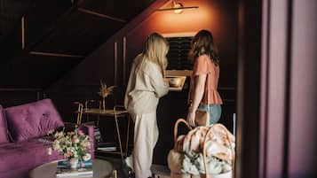 Check-in/check-out kiosk