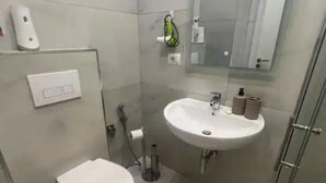 Panoramic Apartment | Bathroom - Yellow Apartment Saranda (Sarandë)