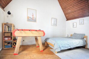 2 slaapkamers, een strijkplank/strijkijzer, gratis wifi, beddengoed