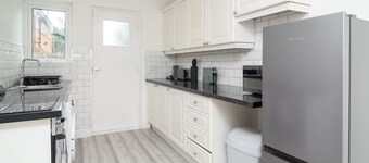 Quiet 3 bed house, pet friendly
