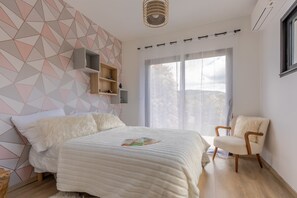 4 bedrooms, iron/ironing board, free WiFi, bed sheets