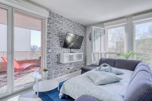 1 slaapkamer, een strijkplank/strijkijzer, reisbedje, gratis wifi