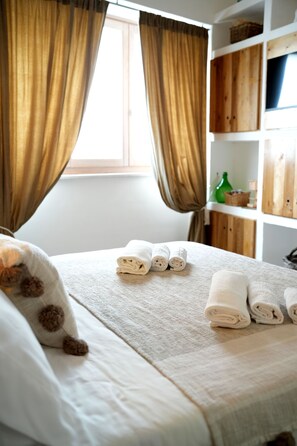 4 bedrooms, iron/ironing board, WiFi, bed sheets - 4 Bedroom Bed & breakfast in Pulsano (Pulsano)