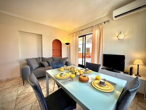 Dining - VILAMOURA CENTRAL 8 by HOMING (Vilamoura)