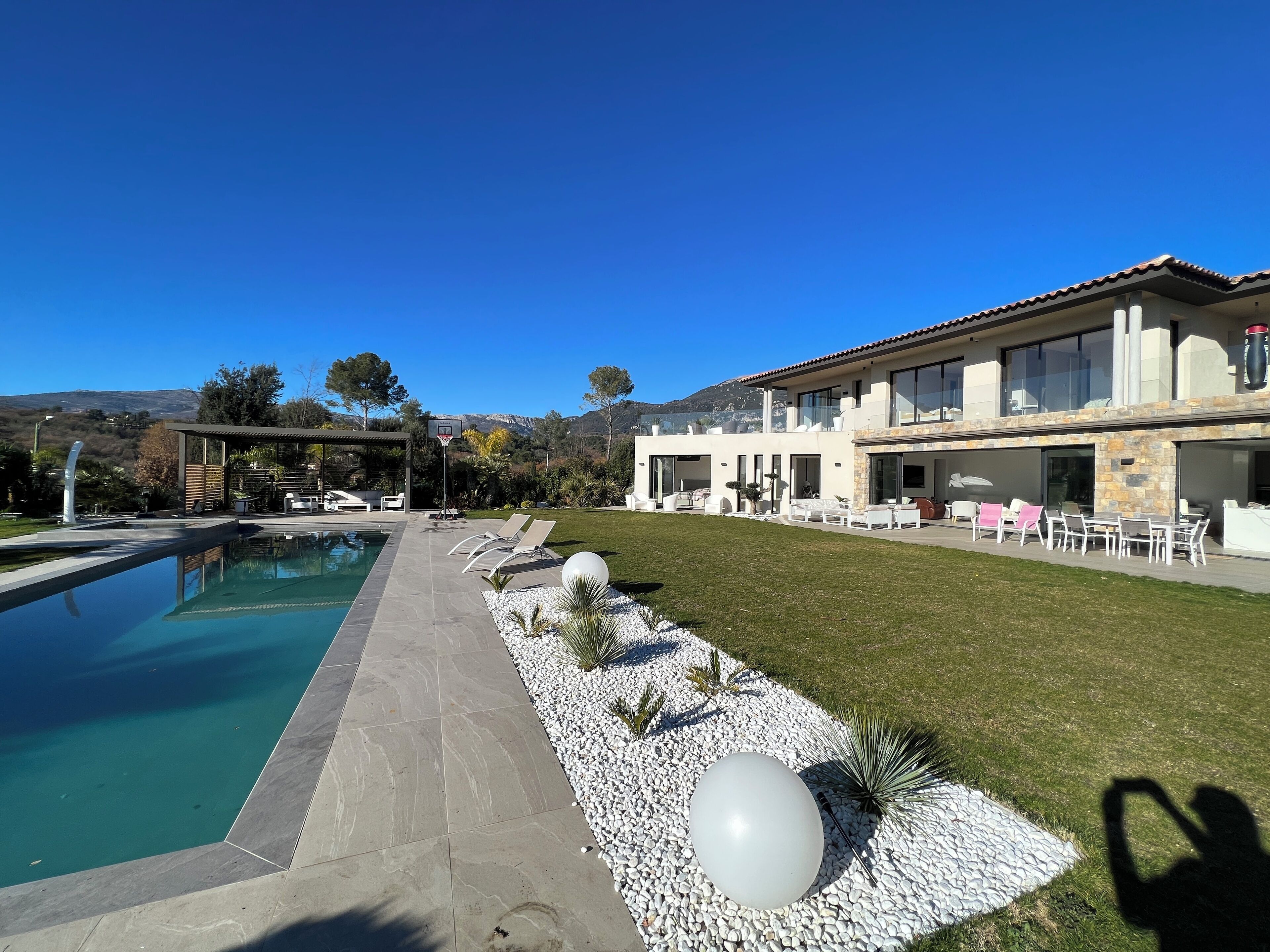 حمّام سباحة مُدفَّأ