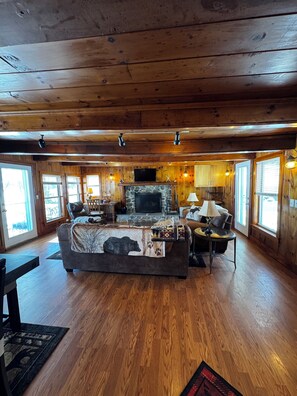 Living area - Charming waterfront getaway on Lake Winnisquam! (Sanbornton)