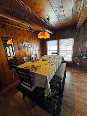 Dining - Charming waterfront getaway on Lake Winnisquam! (Sanbornton)