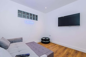 TV, fireplace, offices