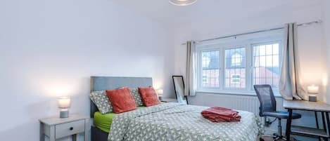 4 Schlafzimmer, Bügeleisen/Bügelbrett, Reisekinderbett, kostenloses WLAN
