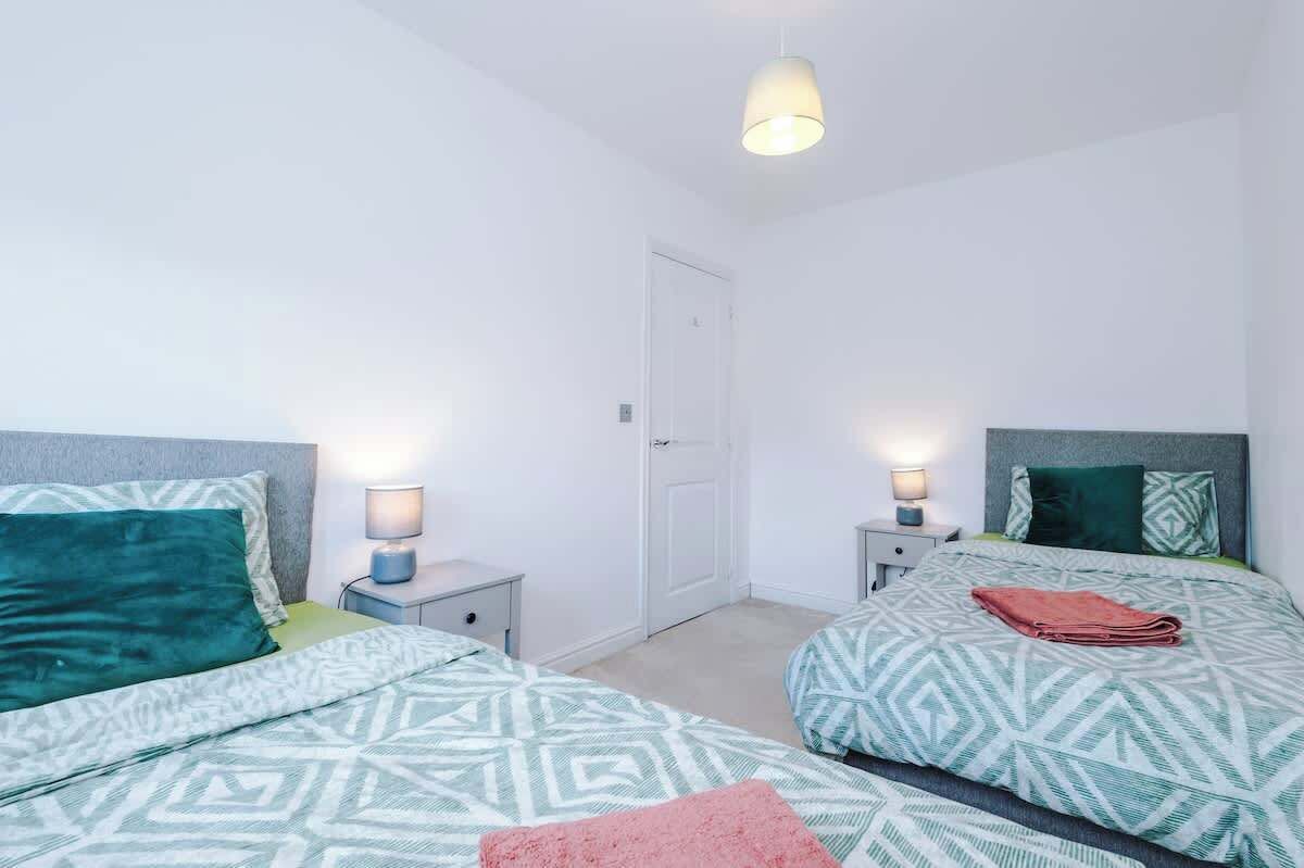 4 bedrooms, iron/ironing board, travel cot, free WiFi
