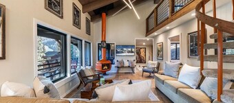 Cozy Cabin in Olympic Valley, next to Palisades Resort & Tahoe City