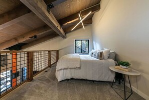 3 bedrooms, desk, iron/ironing board, free WiFi - Cozy Cabin in Olympic Valley, next to Palisades Resort & Tahoe City (Tahoe City)