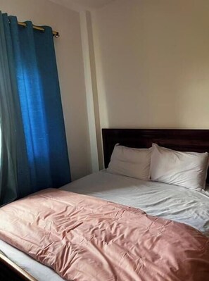 2 bedrooms, iron/ironing board, WiFi, bed sheets - 1038 · 2BR Townhouse,Bath, TV, Backyard (Giza Governorate)