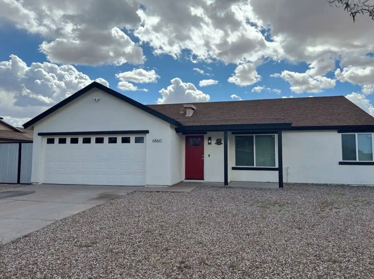 Entire home 3 bedrooms 2baths pool and heated jacuzzi w/pool house/gameroom.