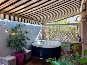 屋内スパ浴槽