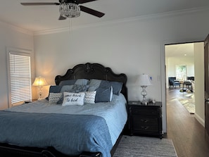 4 habitaciones, tabla de planchar con plancha y wifi gratis 