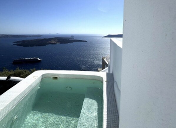 Bañera de hidromasaje al aire libre