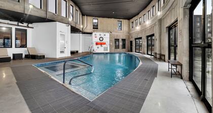 Pink Heaven Cozy Studio Apt. Near NYC/EWR with an Indoor Pool & Free Parking
