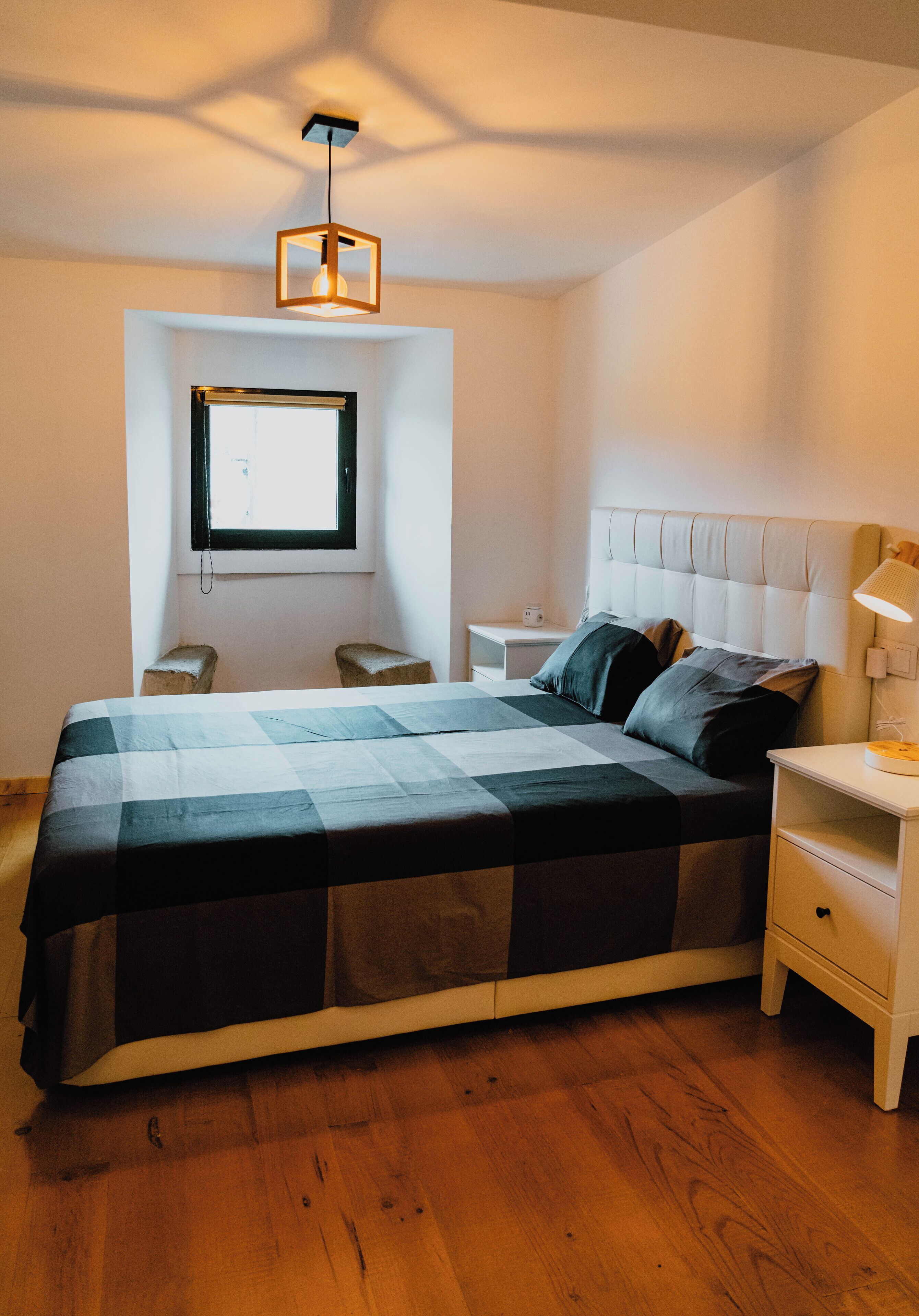 2 habitaciones, tabla de planchar con plancha y cuna de viaje 