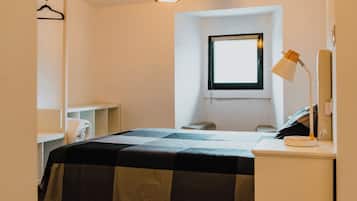2 habitaciones, tabla de planchar con plancha y cuna de viaje