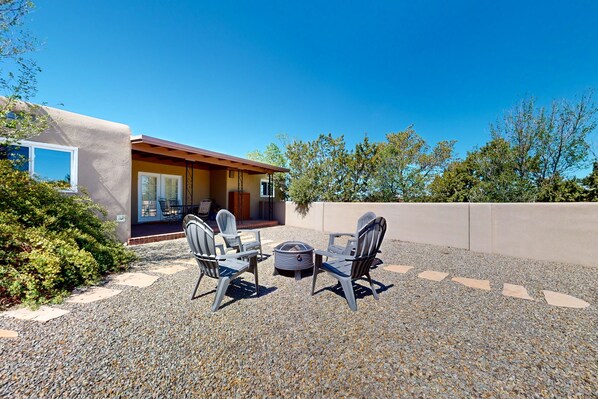 Terrace/patio - Privacy and stunning views await at this spacious Santa Fe retreat near plaza (Santa Fe)