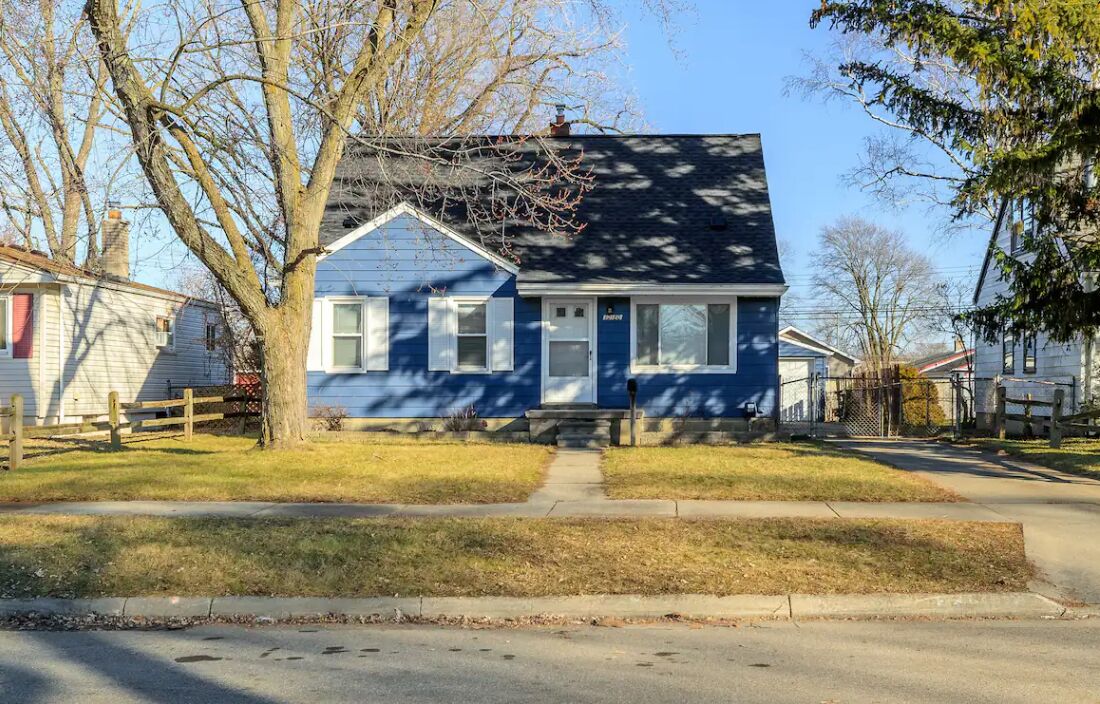 Chic 3BR Casa in Livonia