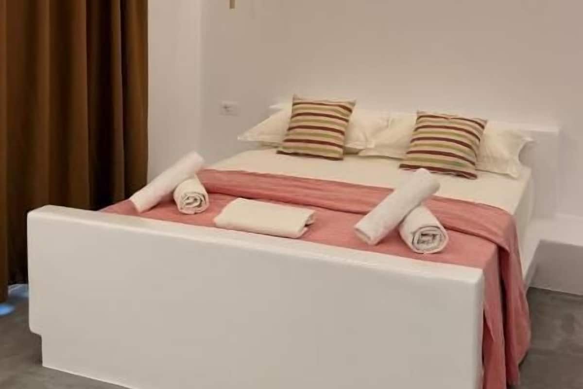 Kahden hengen huone, parveke | Yksilöllisesti sisustettu, ilmainen Wi-Fi