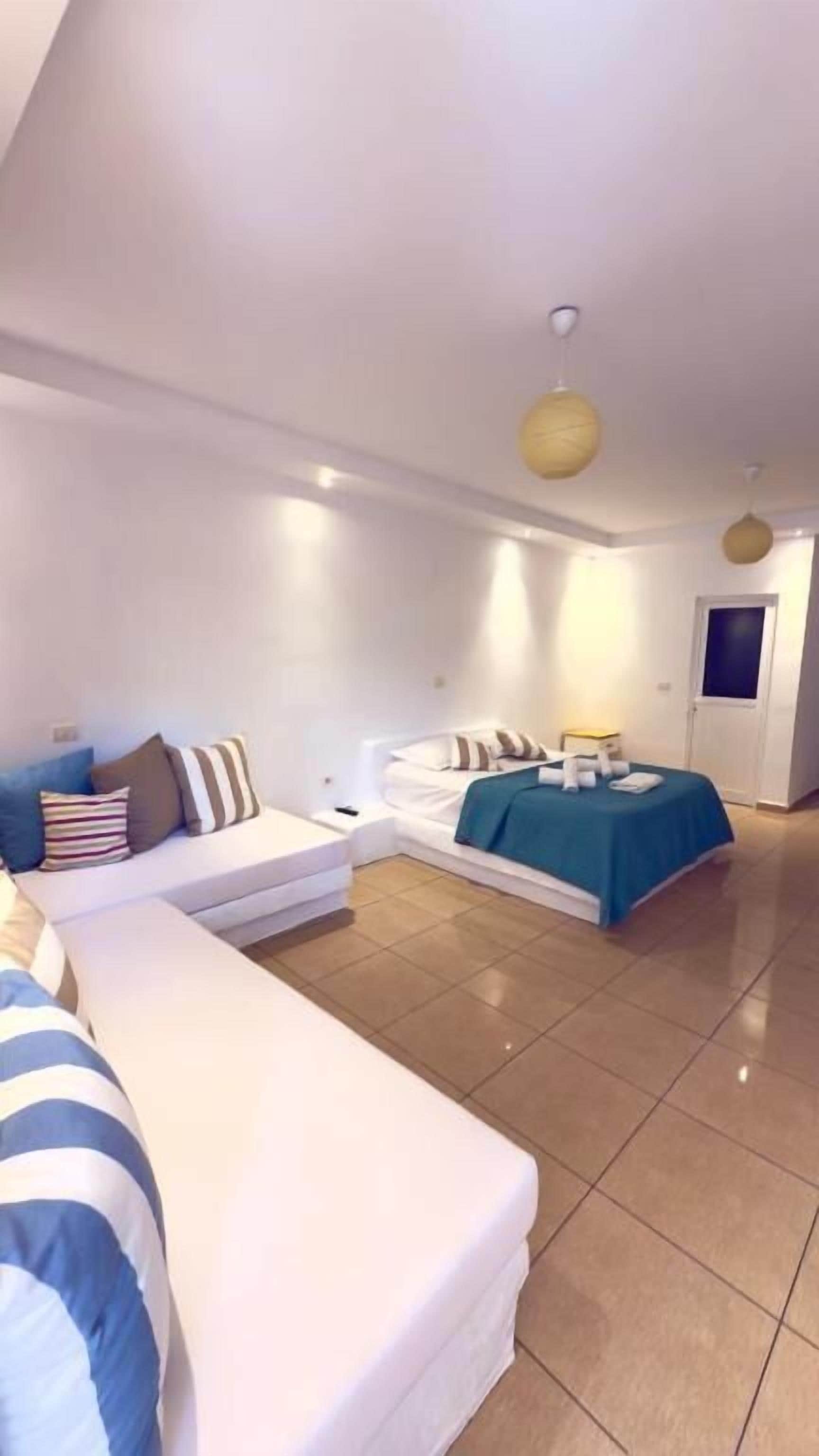 Kolmen hengen huone, parveke | Yksilöllisesti sisustettu, ilmainen Wi-Fi