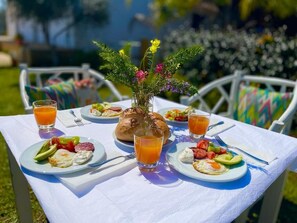 Free daily local cuisine breakfast - Rida Village Ksamil Island (Ksamil)