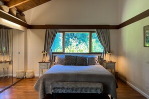 4 bedrooms, iron/ironing board, Internet, bed sheets - Unique custom-built, ultra private home, ocean views, hot tub (Trinidad)