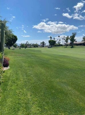 Golf - Beautiful Palm Desert Rental at The Lakes, centrally located, highly desirable. (Palm Desert)