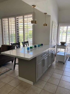 Interior - Beautiful Palm Desert Rental at The Lakes, centrally located, highly desirable. (Palm Desert)