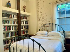 1 bedroom, desk, iron/ironing board, free WiFi