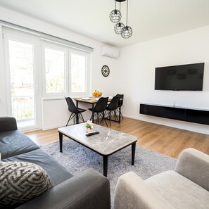 Room - Bright 2bdr Apartment With Balcony (Sarajevo)