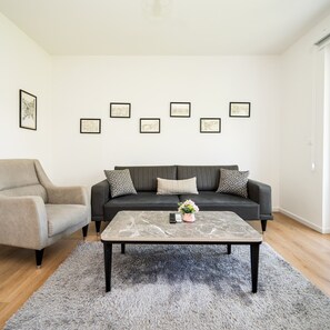 Room - Bright 2bdr Apartment With Balcony (Sarajevo)