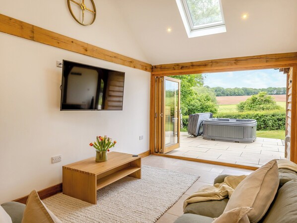 Living area - Loxford Lodge - UK47304 (Uttoxeter)