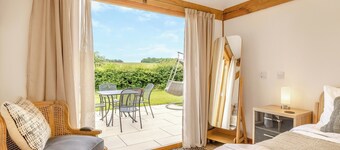 Loxford Lodge - UK47304