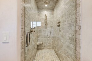 Shower, hair dryer, towels, soap - Beautiful Valley Floor Home with Pool, Bocce and Pool House & Home Gym (St. Helena)