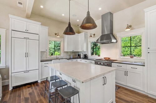 Beautiful Valley Floor Home with Pool, Bocce and Pool House & Home Gym