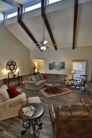 تلفزيون ذكي، مدفأة، كُتُب