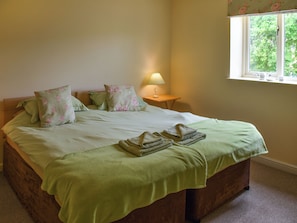 5 bedrooms, free WiFi, bed sheets