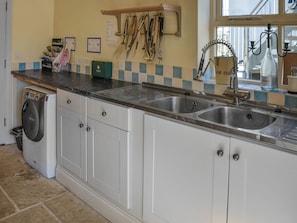 Dishwasher, high chair - Lily Pad 6 - UK43915 (Nassington, near Stamford)