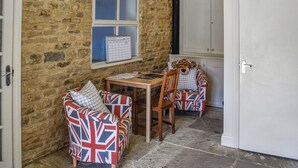 Interior - Lily Pad 6 - UK43915 (Nassington, near Stamford)