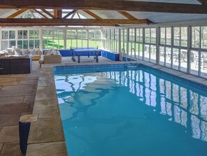 Indendørs pool