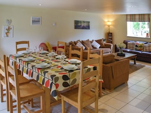 Dining - Lily Pad 6 - UK43915 (Nassington, near Stamford)